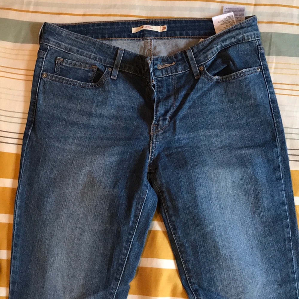 711 Levis skinny jeans